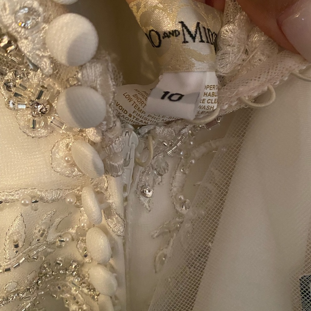 Gorgeous NEW Wedding Dress - Picture 6 of 7